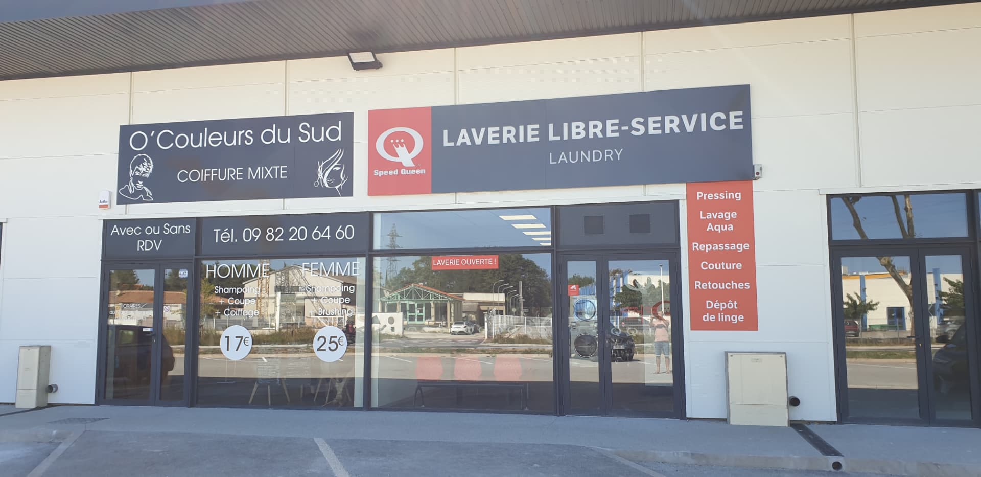 Entrée de la laverie libre-service à Perpignan